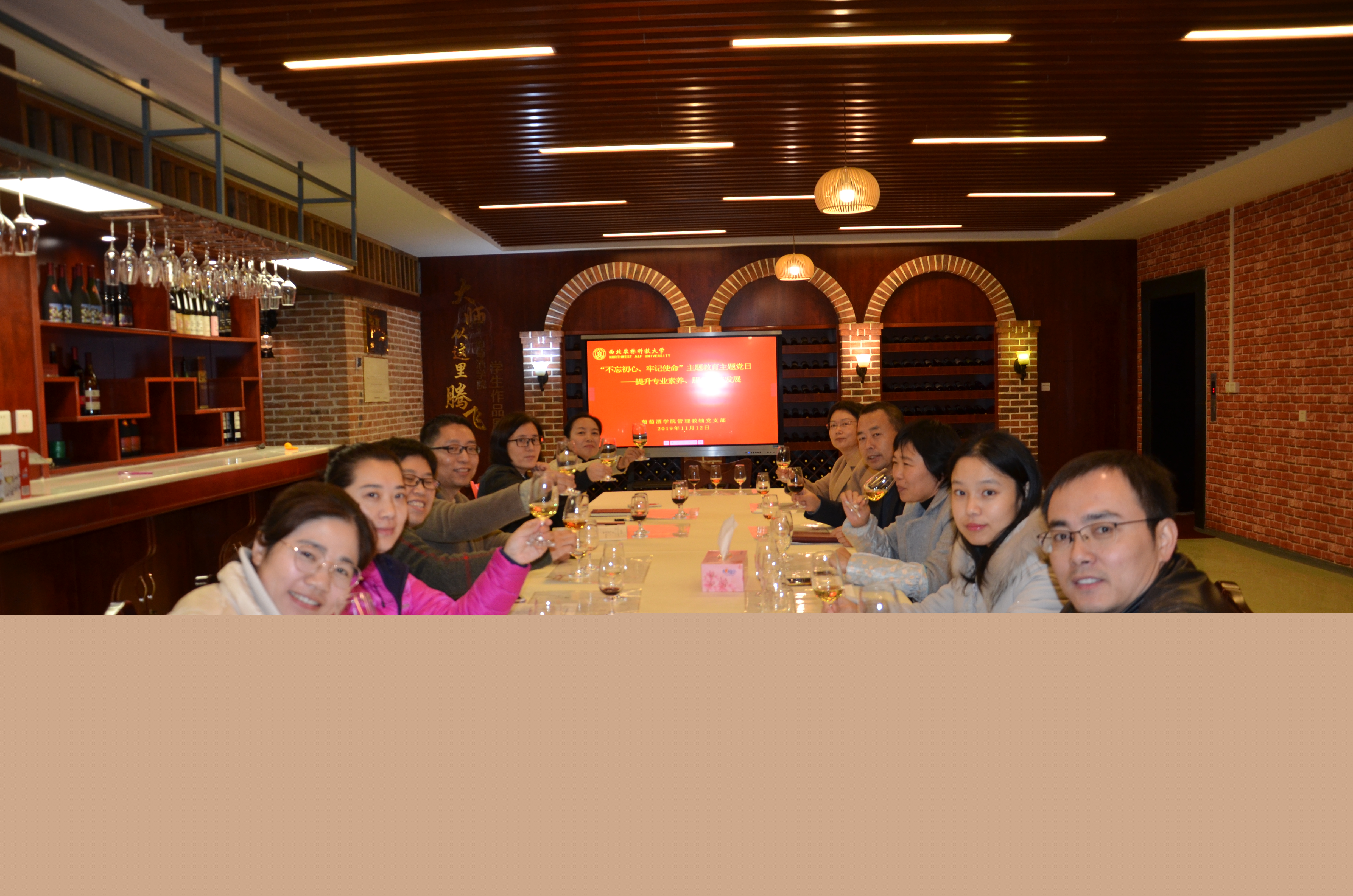 303ac8fad85241938e187ec39bc15d9f.jpg